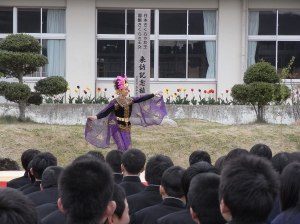 Mempromosikan budaya bangsa "Tari Merak" kepada masyarakat Inawashiro-machi, Prefektur Iwate